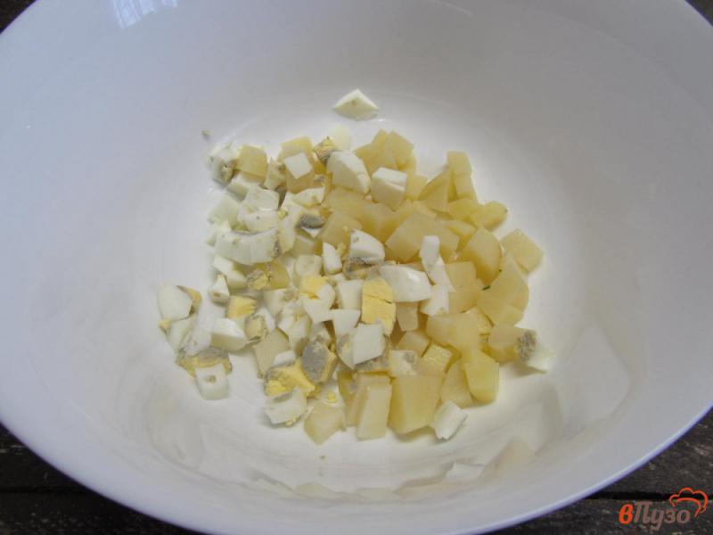 Фото приготовление рецепта: Салат с ветчиной фасолью и грибами шаг №1