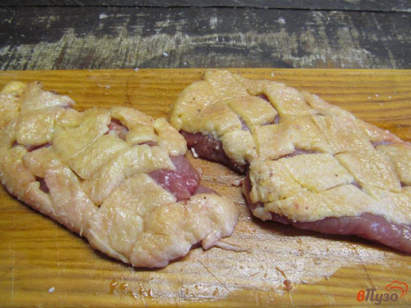 Фото приготовление рецепта: Утиная грудинка с картофелем в духовке шаг №1