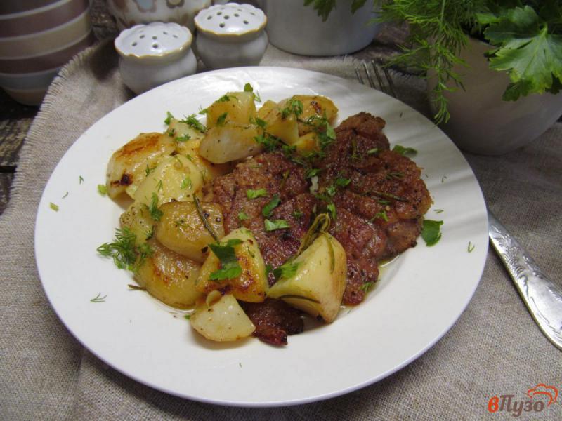 Фото приготовление рецепта: Утиная грудинка с картофелем в духовке шаг №10