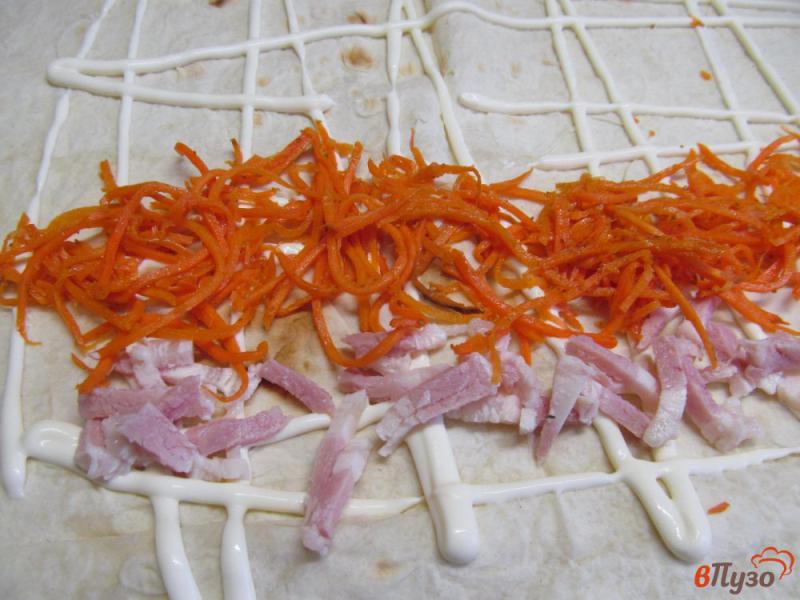 Фото приготовление рецепта: Армянский лаваш с морковью по-корейски и сыром шаг №3