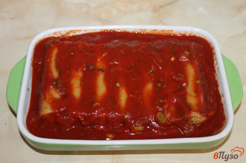 Фото приготовление рецепта: Каннеллони с фаршем под томатным соусом шаг №7