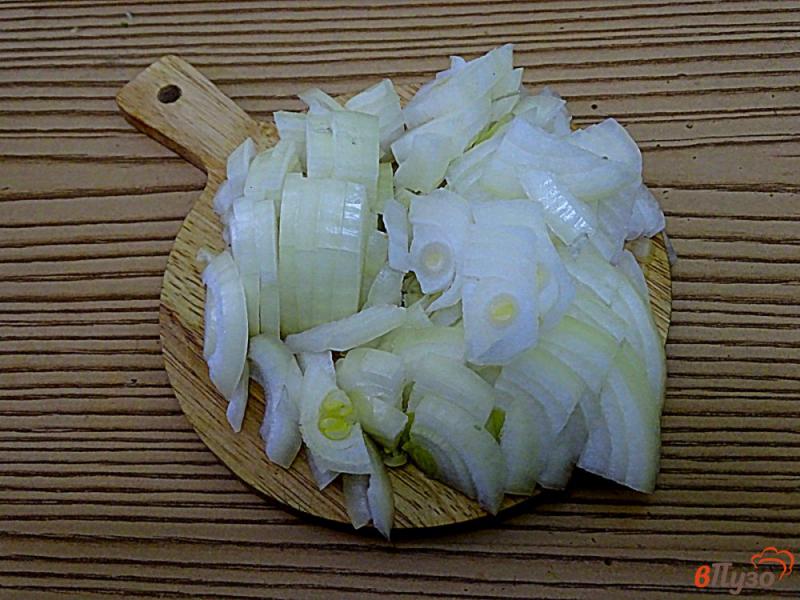 Фото приготовление рецепта: Куриные голени с капустой, шпинатом и сливками шаг №3