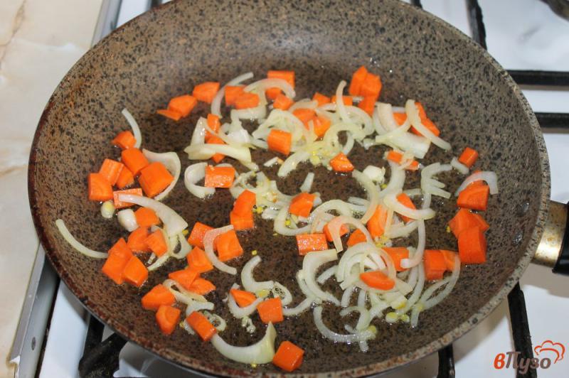 Фото приготовление рецепта: Овощное рагу с шампиньонами в томате шаг №4