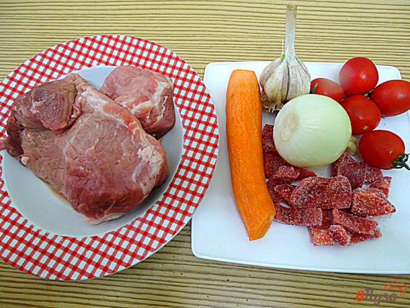 Фото приготовление рецепта: Макароны с мясом в одной сковороде шаг №1