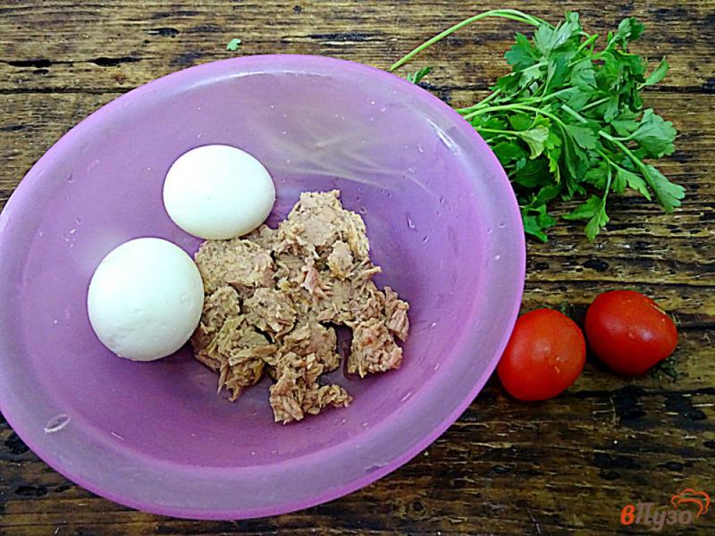 Фото приготовление рецепта: Яйца фаршированные тунцом шаг №1