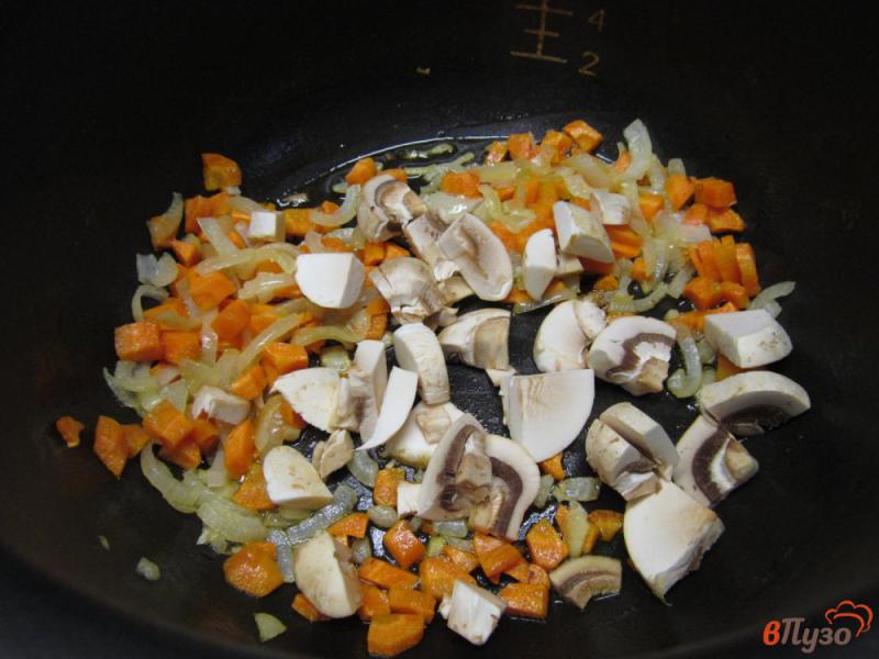 Фото приготовление рецепта: Куриное филе с овощами и рисом шаг №2