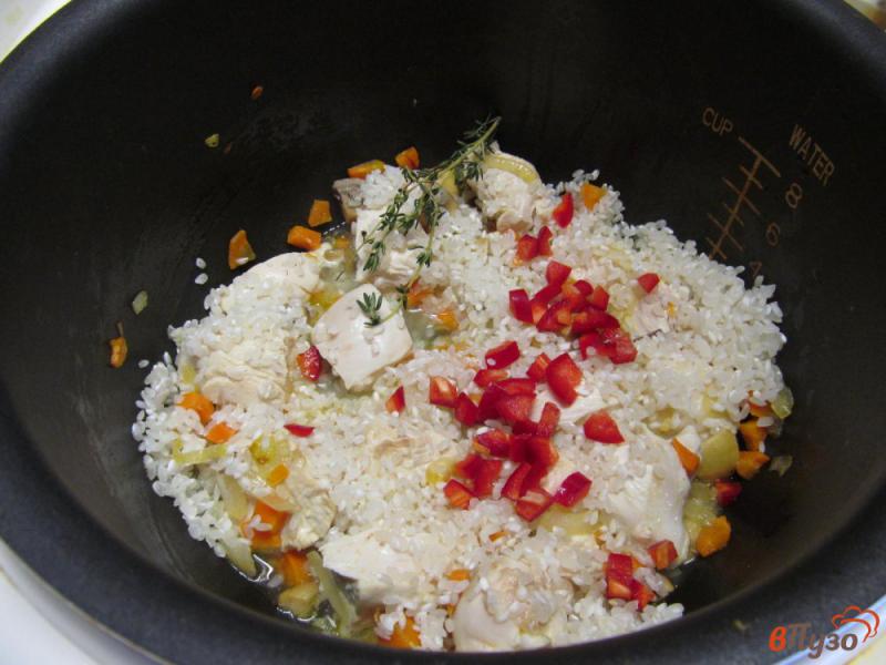 Фото приготовление рецепта: Куриное филе с овощами и рисом шаг №4