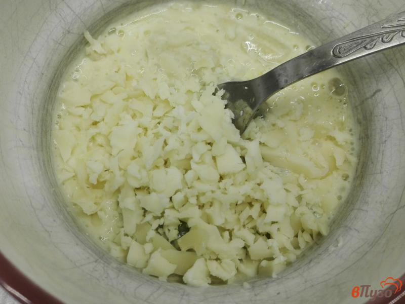 Фото приготовление рецепта: Омлет с овощами и сыром шаг №4