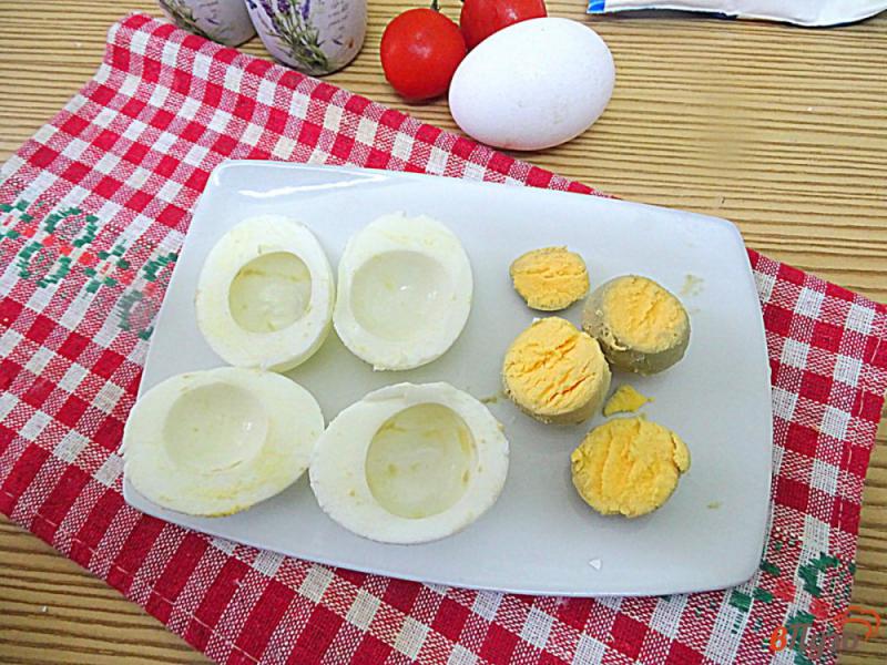 Фото приготовление рецепта: Закуска из обжареных яиц шаг №2
