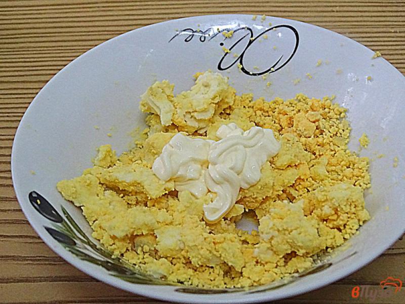 Фото приготовление рецепта: Закуска из обжареных яиц шаг №9