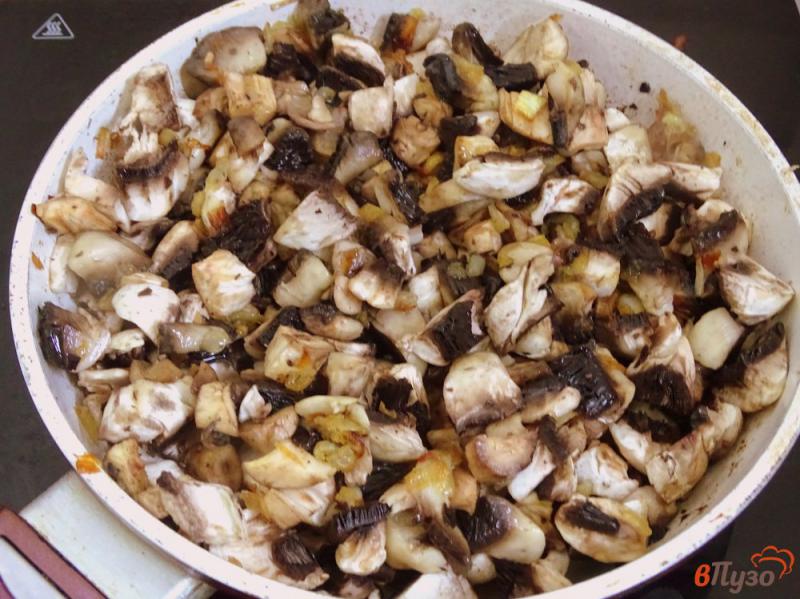 Фото приготовление рецепта: Пирожки с картошкой и грибами,  дрожжевые шаг №3
