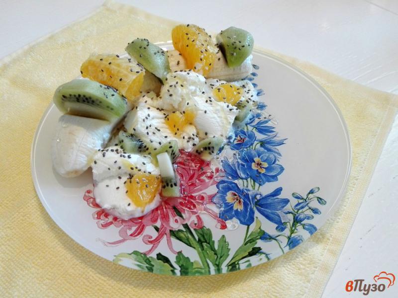 Фото приготовление рецепта: Фруктовый салат с мороженым шаг №9