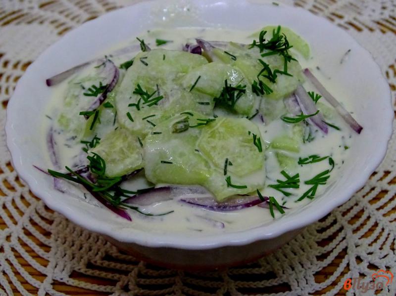 Фото приготовление рецепта: Салат с огурцом и творогом шаг №5