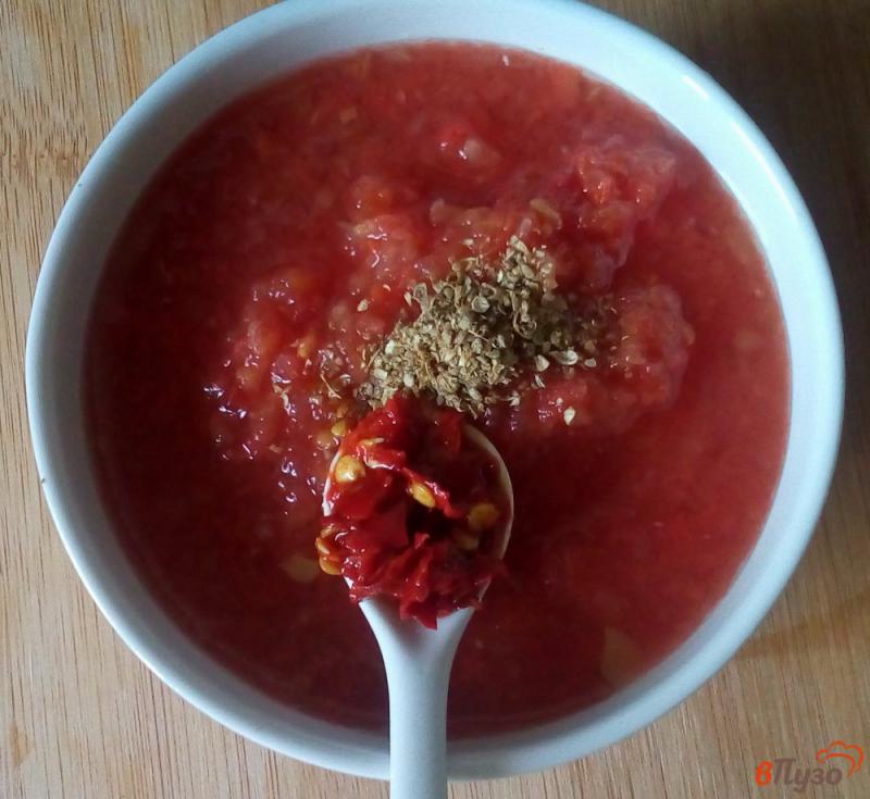 Фото приготовление рецепта: Фокачча с острым томатным соусом шаг №5