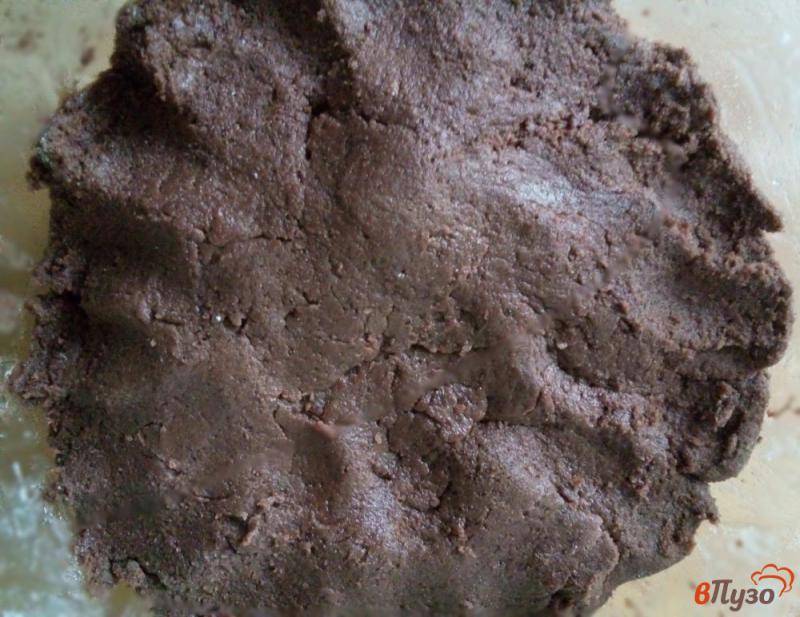 Фото приготовление рецепта: Шоколадное сахарное печенье шаг №5
