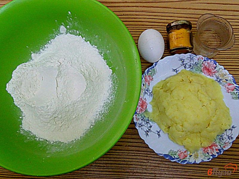 Фото приготовление рецепта: Картофельное тесто для вареников шаг №2