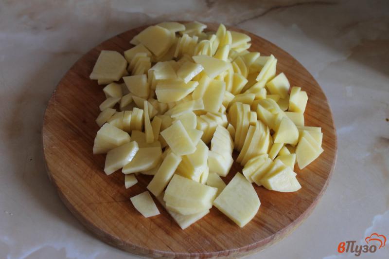 Фото приготовление рецепта: Картофель с грибами и луком под сыром шаг №1