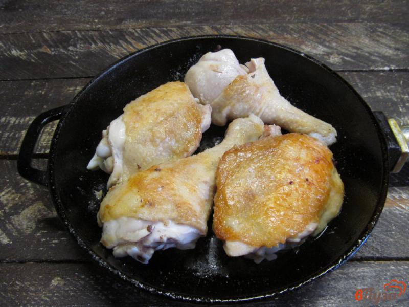 Фото приготовление рецепта: Курица в луково-сливочном соусе шаг №1