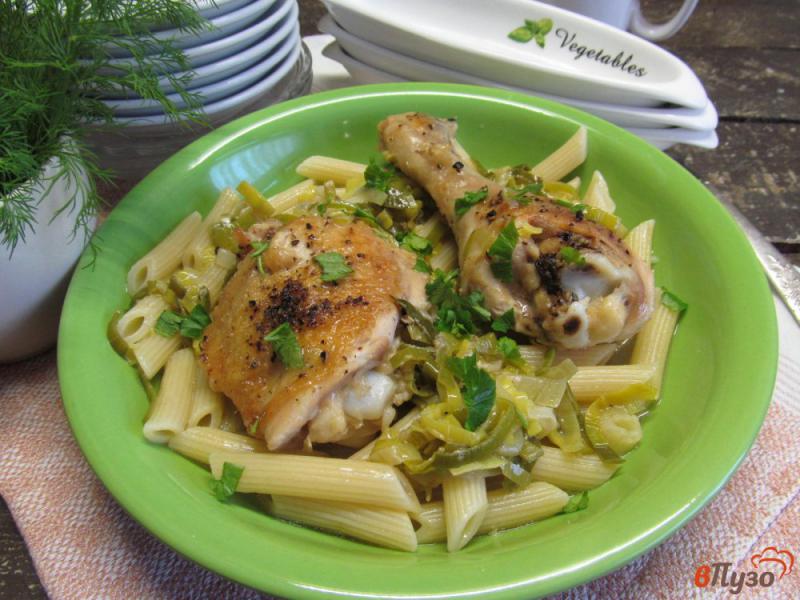Фото приготовление рецепта: Курица в луково-сливочном соусе шаг №6