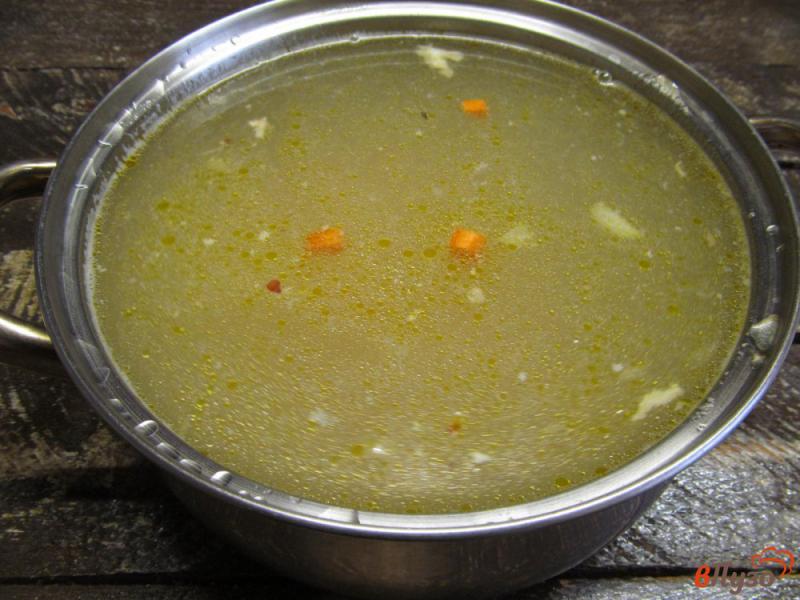 Фото приготовление рецепта: Сырный суп с брюссельской капустой и фрикадельками шаг №3
