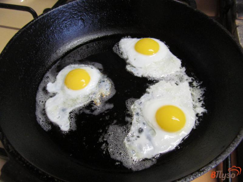Фото приготовление рецепта: Овсяная каша на овощном бульоне с перепелиными яйцами шаг №8