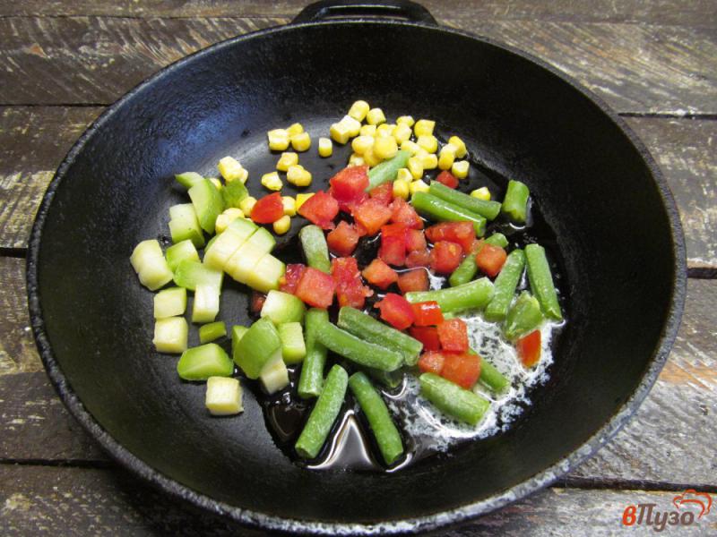 Фото приготовление рецепта: Гречка с овощами и яйцами шаг №3