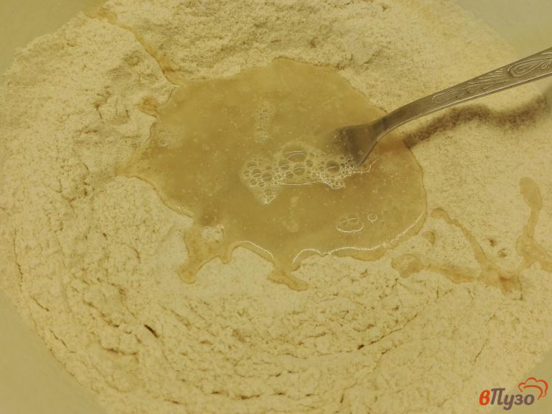 Фото приготовление рецепта: Домашний хлеб с цельнозерновой мукой шаг №4