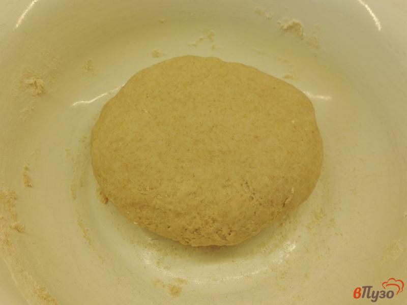 Фото приготовление рецепта: Домашний хлеб с цельнозерновой мукой шаг №5