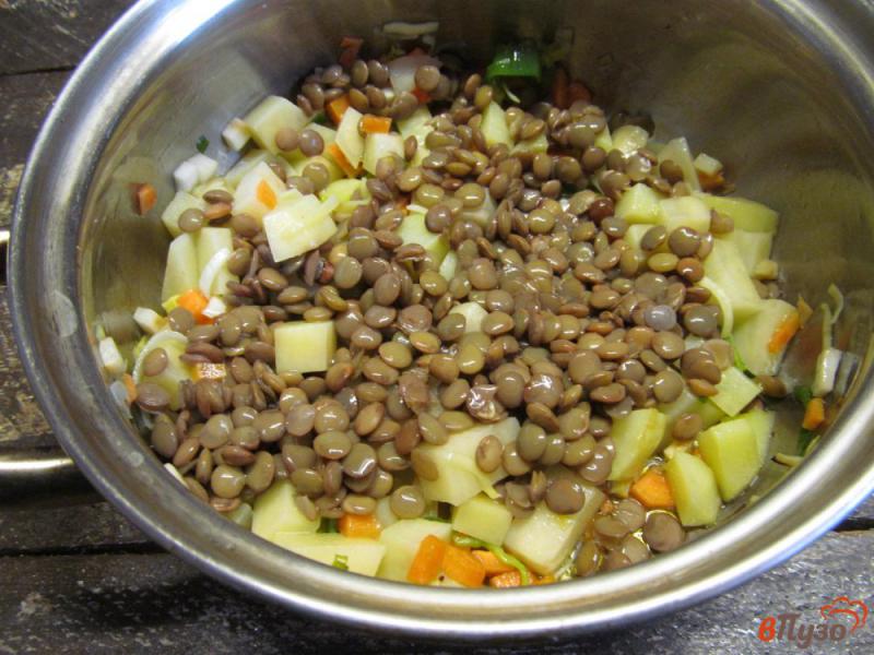 Фото приготовление рецепта: Овощной суп с чечевицей шаг №5