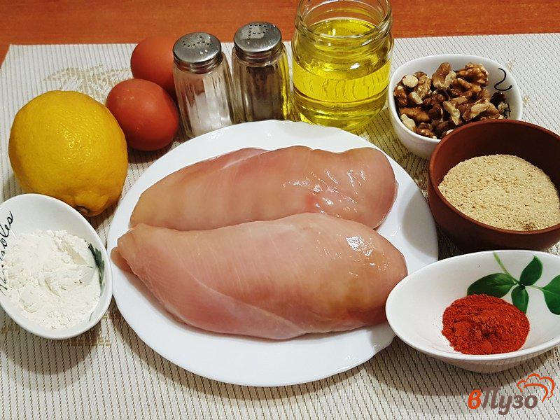 Фото приготовление рецепта: Куриное филе в ореховой панировке шаг №1