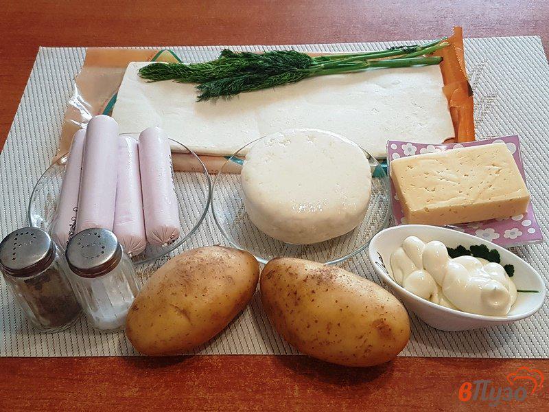 Фото приготовление рецепта: Пирог с сосисками и сыром шаг №1