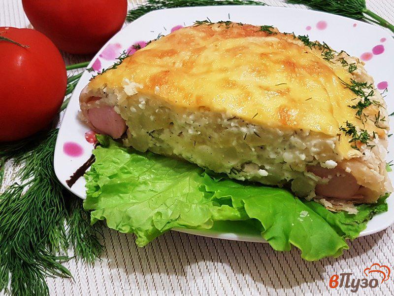 Фото приготовление рецепта: Пирог с сосисками и сыром шаг №11