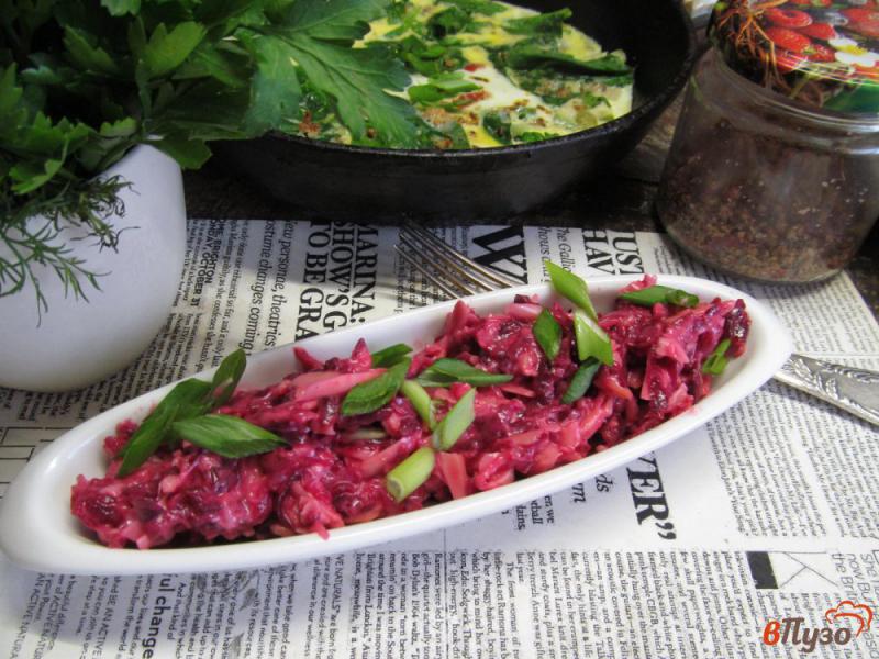 Фото приготовление рецепта: Свекольный салат с острым сыром шаг №4