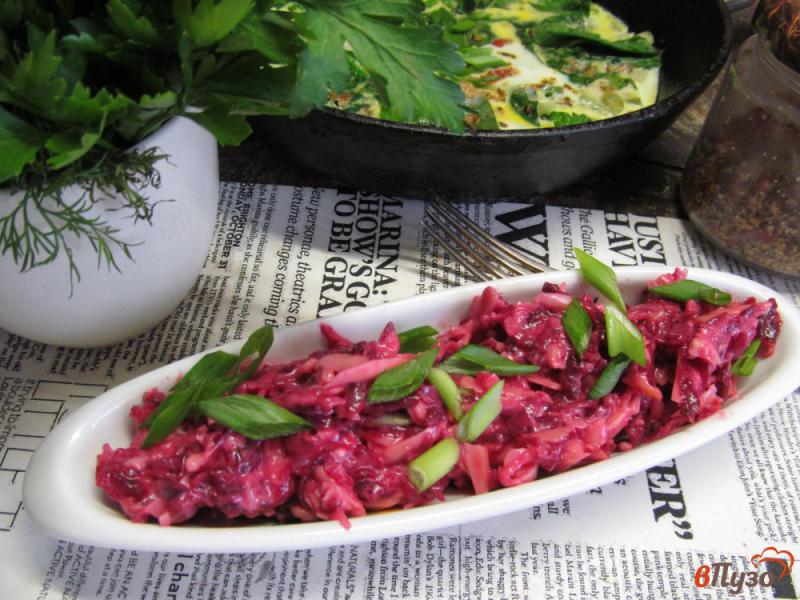 Фото приготовление рецепта: Свекольный салат с острым сыром шаг №5