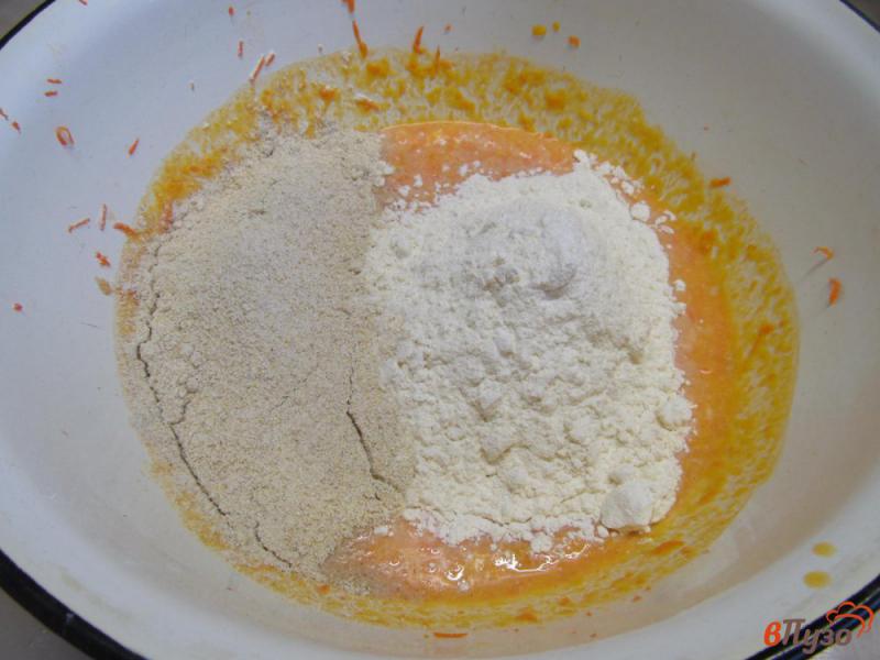 Фото приготовление рецепта: Тыквенный хлеб с морковью шаг №4