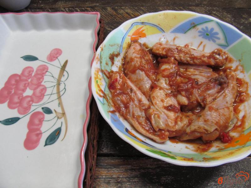 Фото приготовление рецепта: Запеченные куриные крылья под маринадом шаг №3