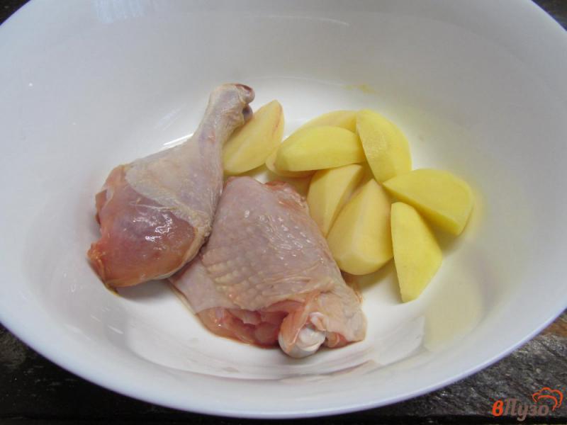 Фото приготовление рецепта: Запеченная курица с овощами и грибами шаг №1