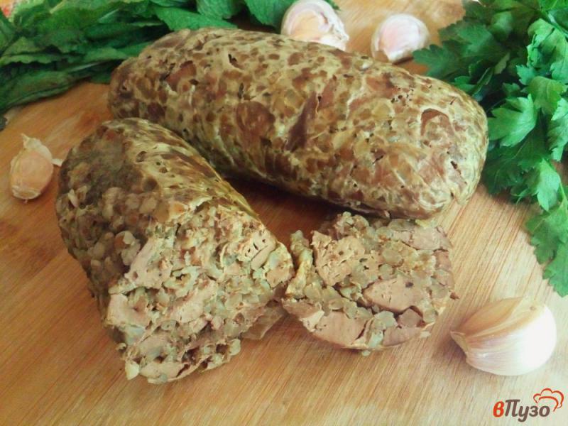 Фото приготовление рецепта: Колбаса из куриной печени и гречки шаг №8