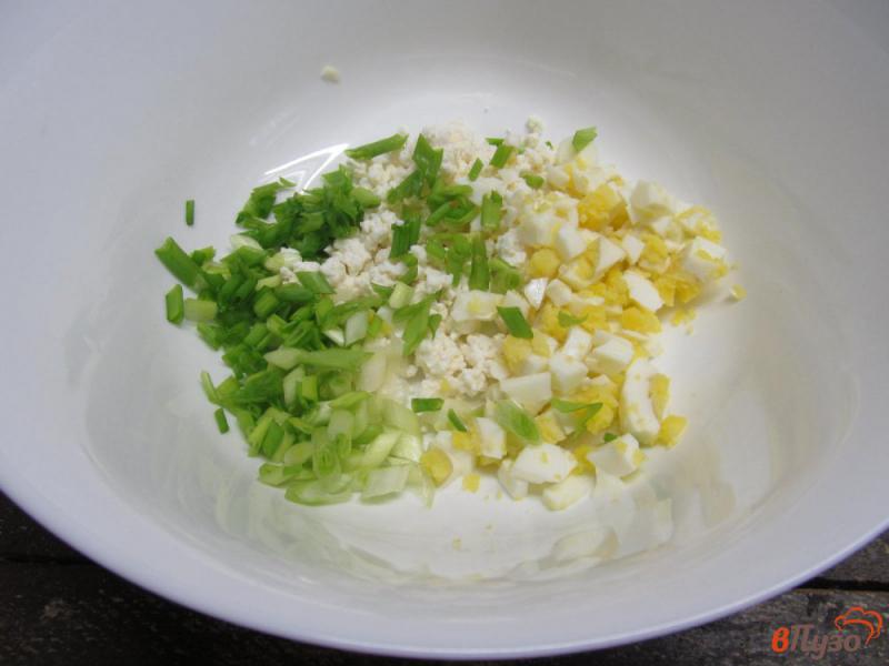 Фото приготовление рецепта: Салат из редиса с творогом шаг №2
