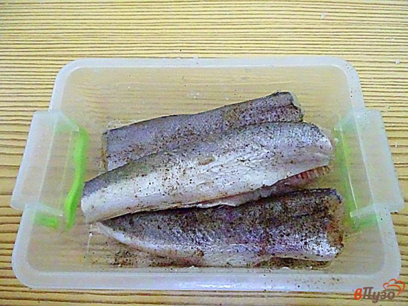 Фото приготовление рецепта: Рыба жареная на пергаменте шаг №2
