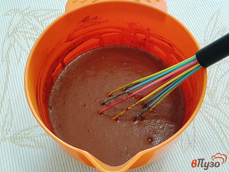 Фото приготовление рецепта: Шоколадно-ореховый пудинг шаг №5
