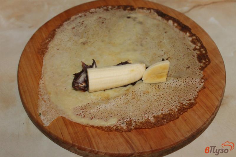 Фото приготовление рецепта: Блины с ореховой пастой и бананом шаг №4
