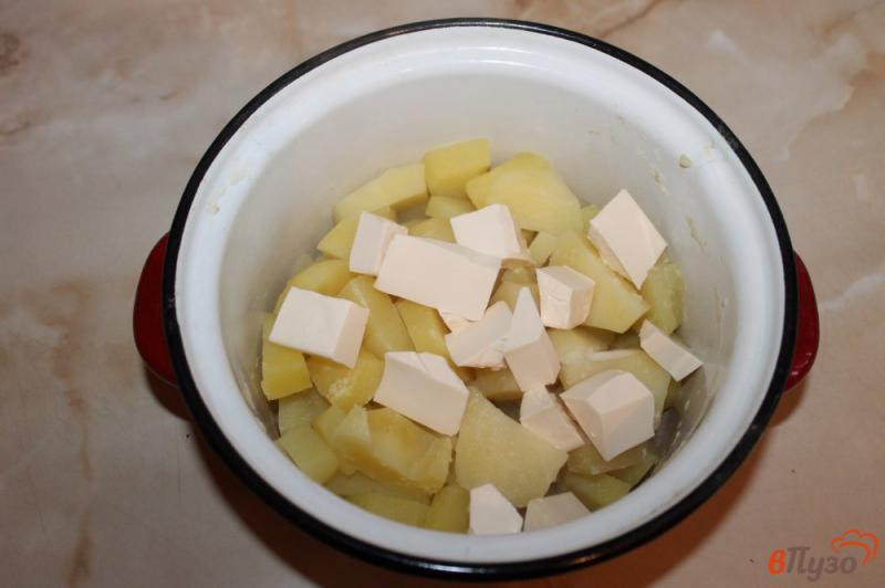 Фото приготовление рецепта: Картофельное пюре с плавленым сырком шаг №3