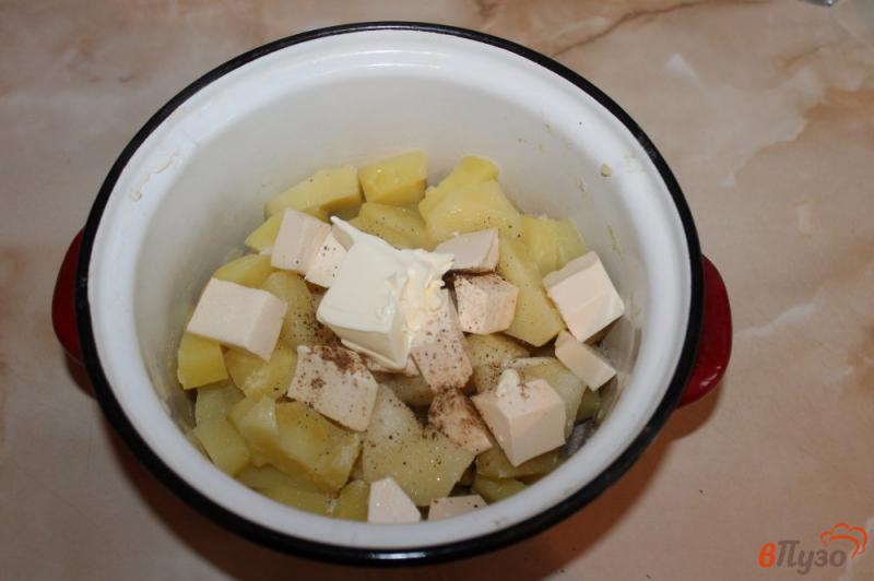 Фото приготовление рецепта: Картофельное пюре с плавленым сырком шаг №4