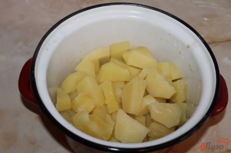 Фото приготовление рецепта: Картофельное пюре с плавленым сырком шаг №2