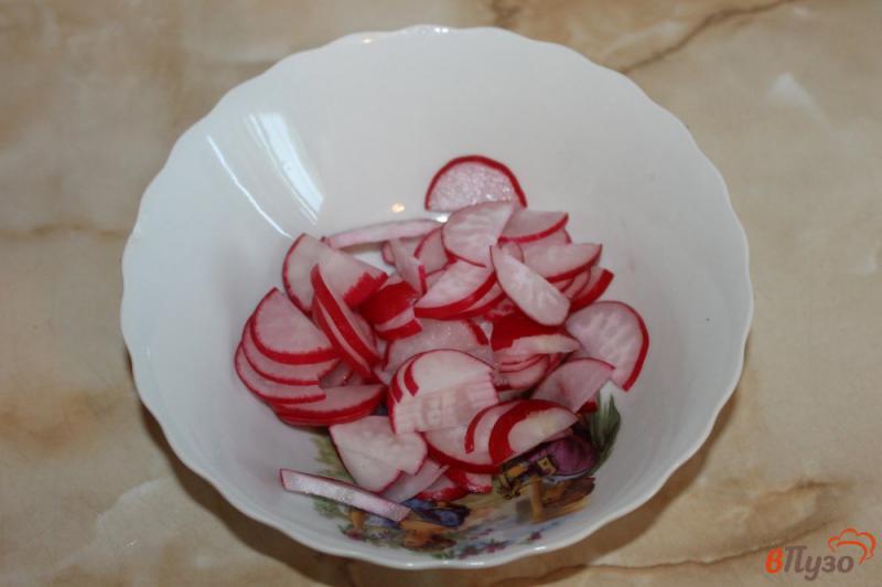 Фото приготовление рецепта: Салат из огурца и редиса шаг №1