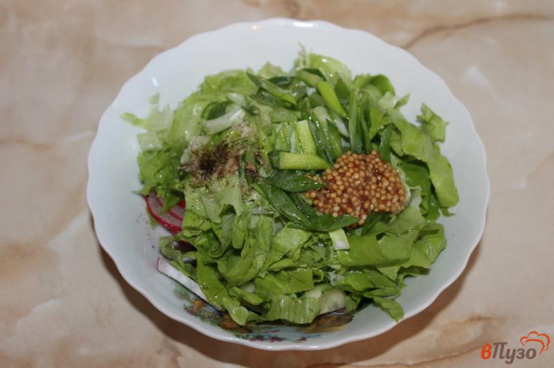 Фото приготовление рецепта: Салат из огурца и редиса шаг №5