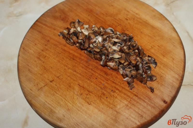 Фото приготовление рецепта: Лаваш с копченой курицей и грибами шаг №2