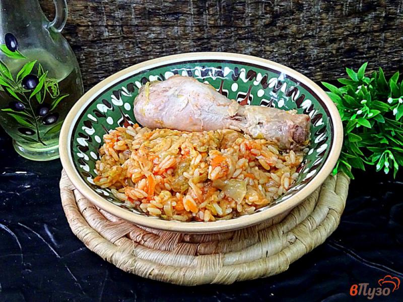 Фото приготовление рецепта: Куриные голени с рисом и капустой шаг №7