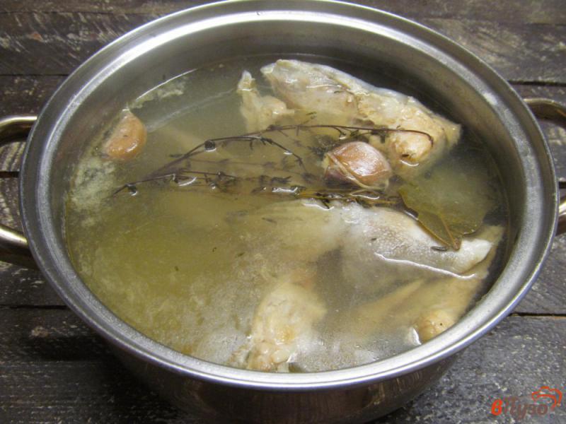 Фото приготовление рецепта: Суп из форели с цветной капустой и сливками шаг №1